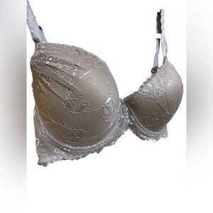 Rene Rofe Tan/Nude Underwire Lace Push Up Bra, Size 40C.